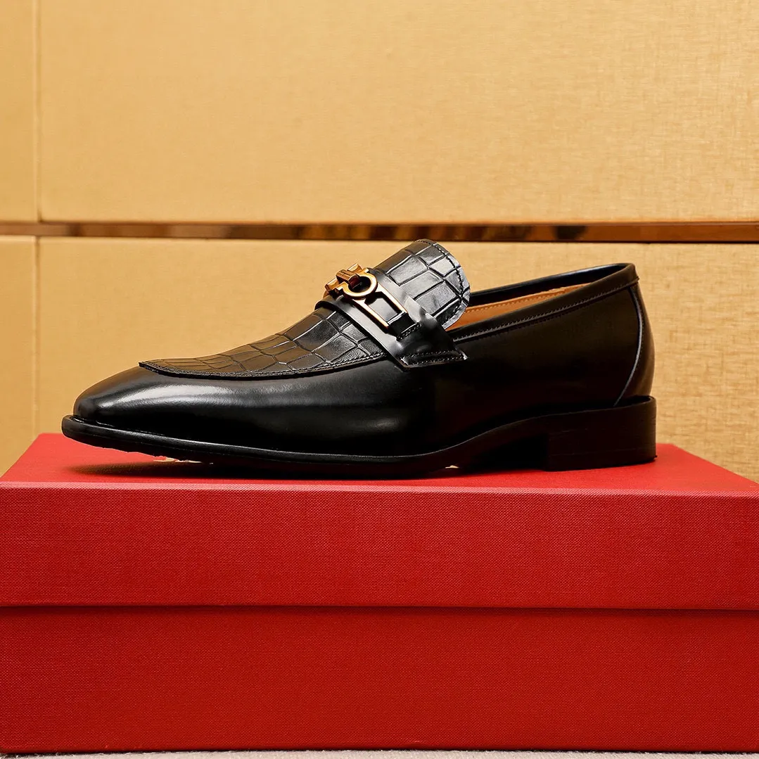 Men's shoes 💰480💰 Product trademark: Ferragamo "Ferragamo" casual leather shoes Regular size: 38-44 (45🉑️customized) Product materials: Selected imported first-layer open-edge beaded calfskin embossed upper + original hardware buckle, imported water-dyed cowhide leather lining. Strong three-dimensional visual effect, combined outsole Color: 2⃣️colors available
